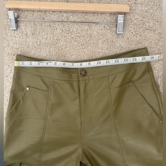 By Anthropologie faux leather barrel leg utility‎ pants size 6 - Picture 7 of 9